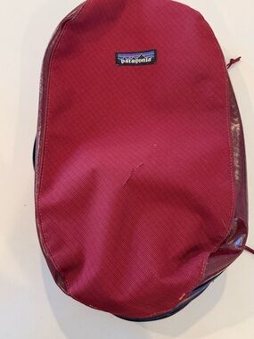 Patagonia black hole cube 14l